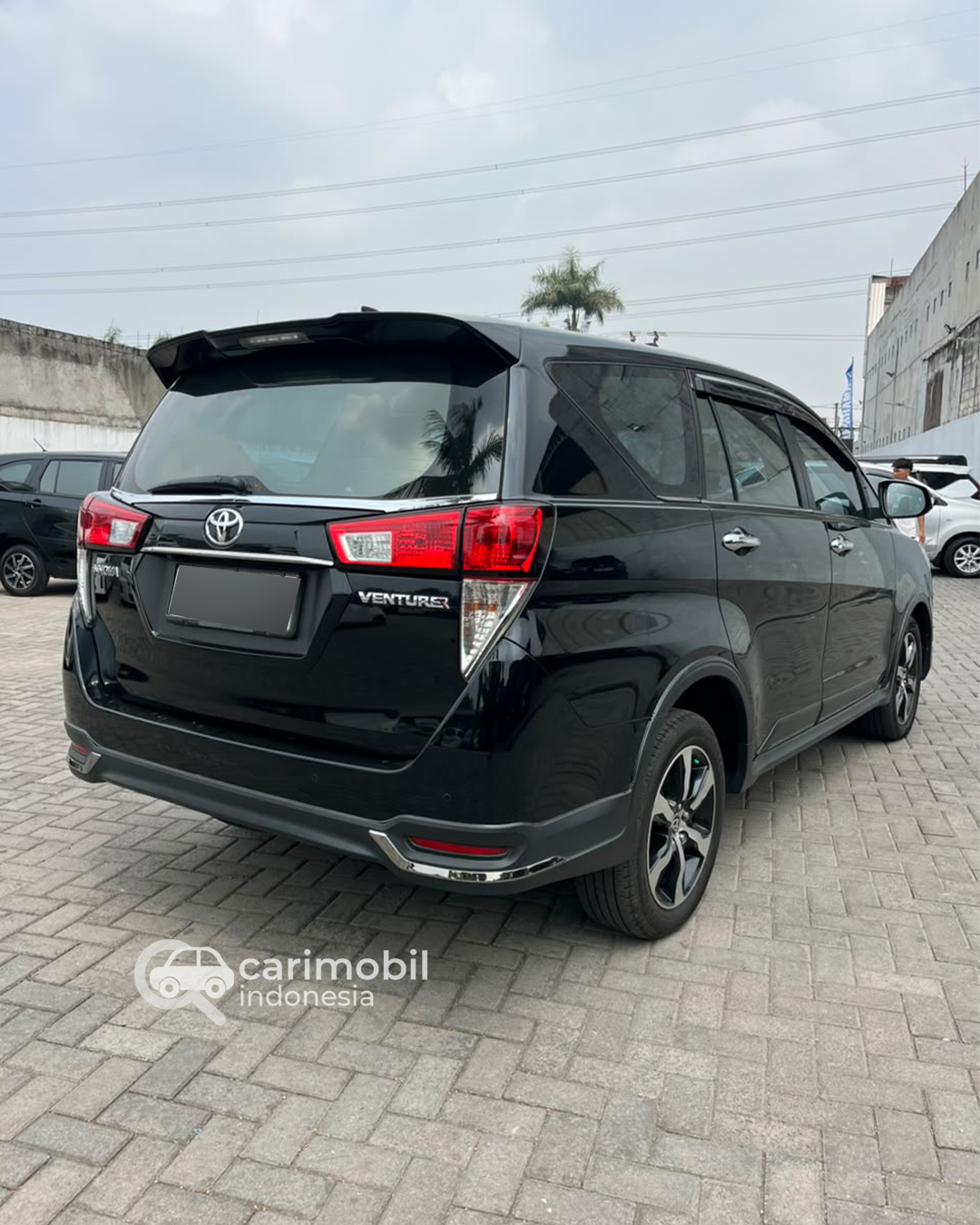 Toyota Innova Venturer 2.4 11